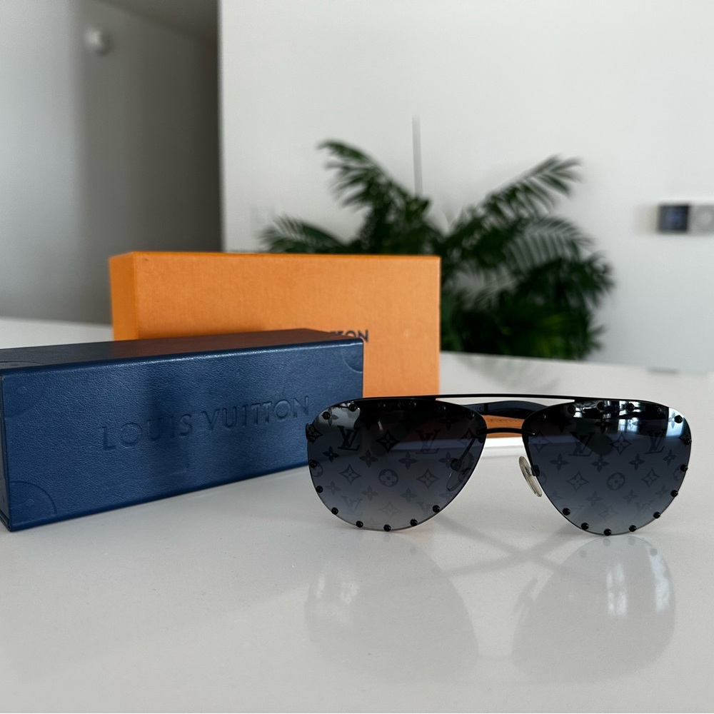 Louis Vuitton Black Monogram Aviator Sunglasses “The Party”